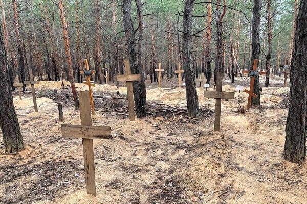 Russian troops are ‘mass murders’ as more than ‘450 mass graves discovered near Izium’ where many were ‘shot dead’ – London Business News | Londonlovesbusiness.com