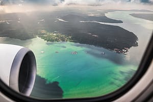 Brits consider quitting the UK as more then 240,000 fled in 2025 amid cost of living and career prospects Plane aeriel photo