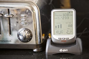 Energy complaints surge as millions brace for another winter bill shock A smart meter for showing how much electricity your house is using. It also tells you the cost per hour and per week and month, at the current rate of usage. Devices like this help people to value and save energy