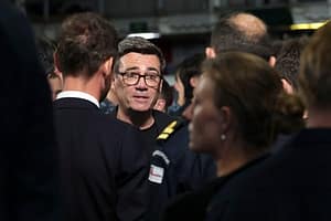 Andy Burnham receives Volodomyr Zelenskyy