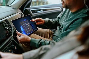 Why fleet managers prioritise vehicle uptime Man in car with tablet
