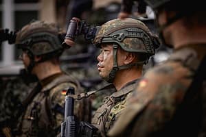 Defense Minister Pistorius visits Guard Battalion