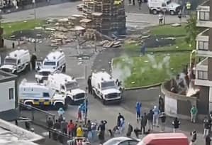 Belfast thugs rioting X