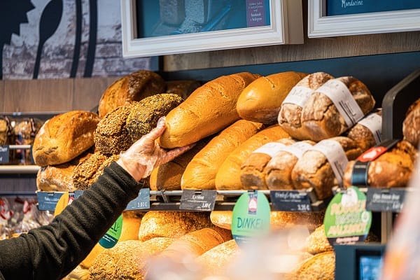 Over half of OECD countries see slowdown of food inflation in November 2025