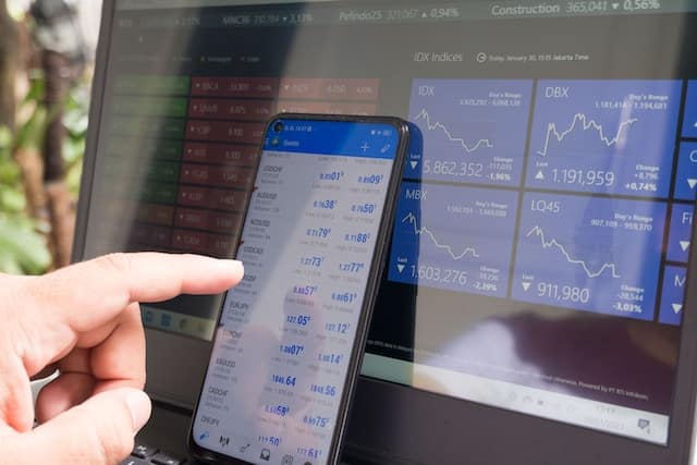 Why London-based traders are turning to mobile forex apps amid global uncertainty - London Business News | Londonlovesbusiness.com