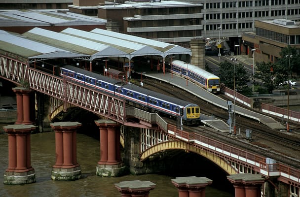 Radio fault brings south east rail network to a standstill - London Business News | Londonlovesbusiness.com