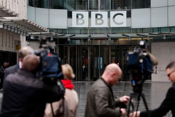 Government tells BBC to 'apologise' to Trump as he threatens to sue for $1bn - London Business News | Londonlovesbusiness.com