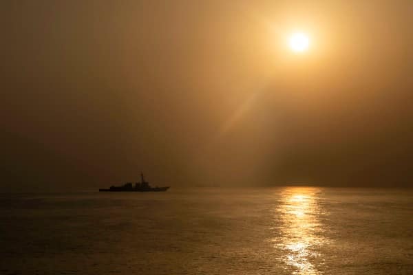 US destroyer shoots down Iranian missiles and drones fired from Yemen ...