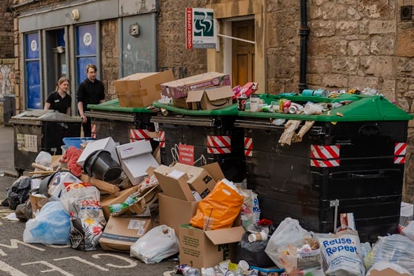 Agency workers covering for striking bin men vote for industrial action - London Business News | Londonlovesbusiness.com