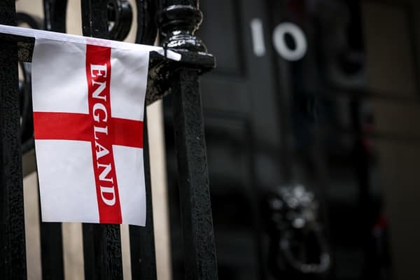 TfL commits to removing unauthorised flags despite contractors facing threats - London Business News | Londonlovesbusiness.com