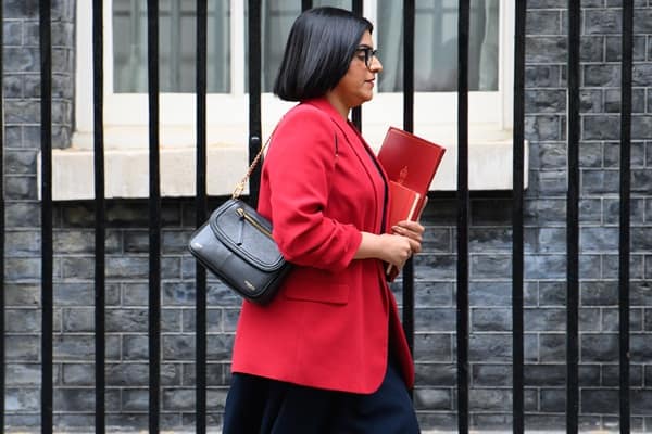 Labour faces migration showdown as former Home Secretary demands Mahmood ‘carry on'