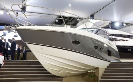 The Princess V39 ready to moor off