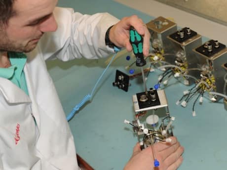 The H2S analyser tests hydrogen sulfide content of fuel oil