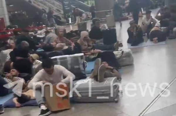 Russia's air travel has been 'crippled' as 13 airports are shutdown - London Business News | Londonlovesbusiness.com