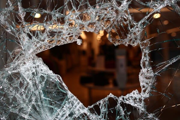 Can you temporarily fix a broken shop front window yourself? - London Business News | Londonlovesbusiness.com
