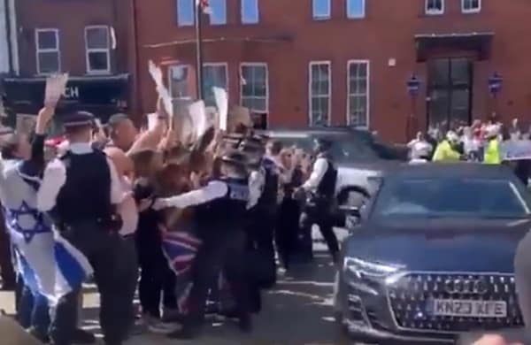 Furious protesters heckle Starmer calling him a 'traitor' and 'Jew harmer' in Golders Green - London Business News | Londonlovesbusiness.com