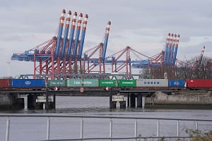Sea cargo handling in the Port of Hamburg