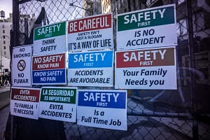 Construction safety signs in New York