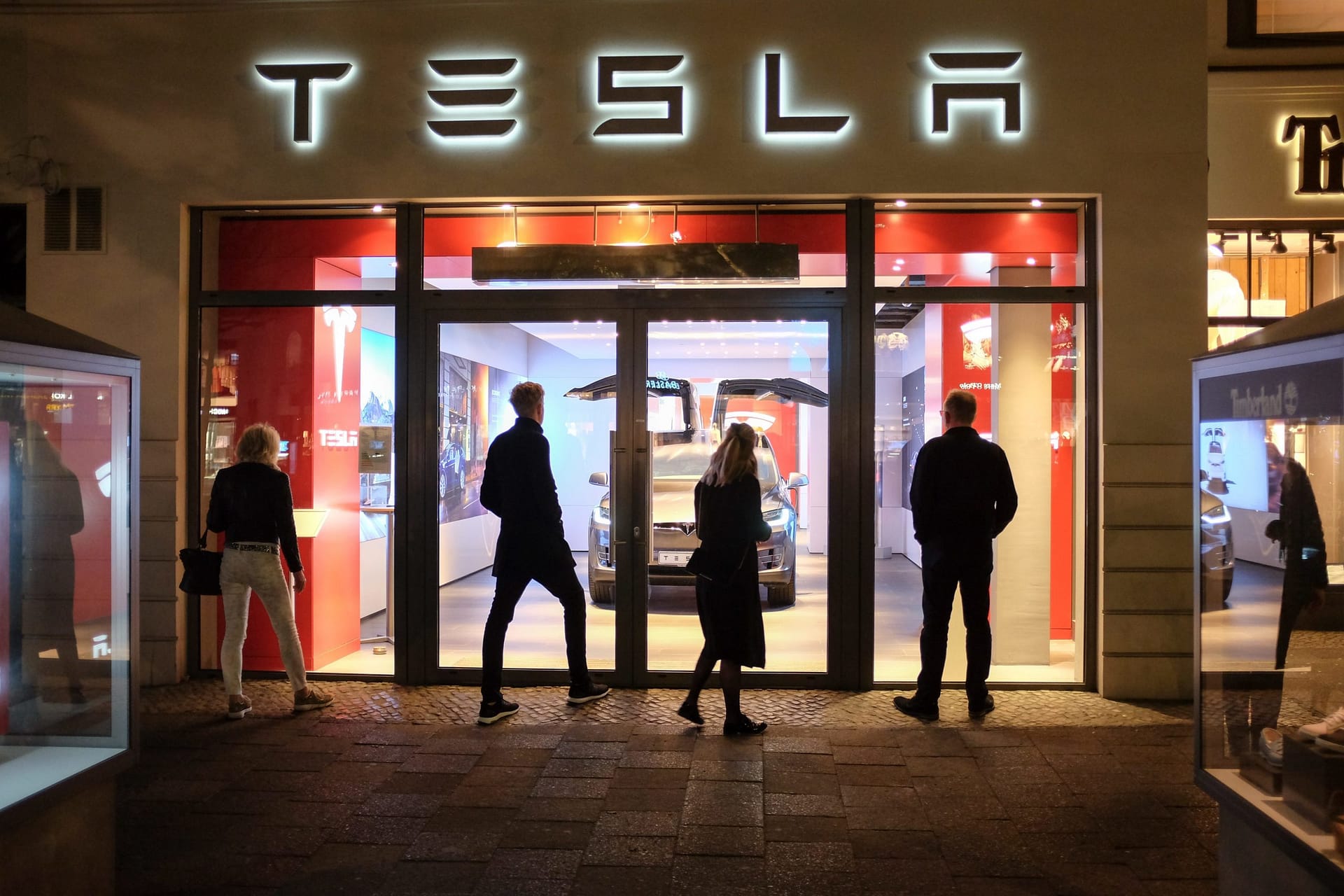 Tesla’s Global Security Chief Jeff Jones Resigns After Just 11 Months