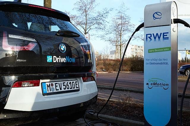 BMW and JLR to develop electric car technologies together