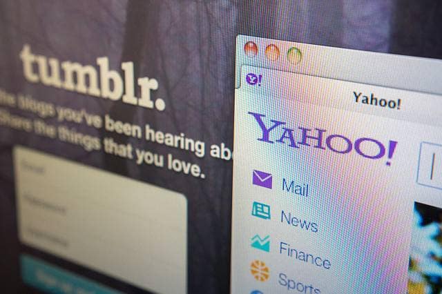Yahoo email site crashes globally