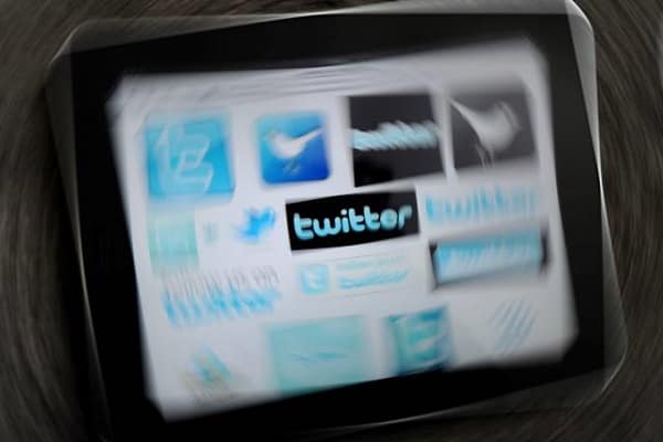 Twitter hits .1bn in quarterly revenue