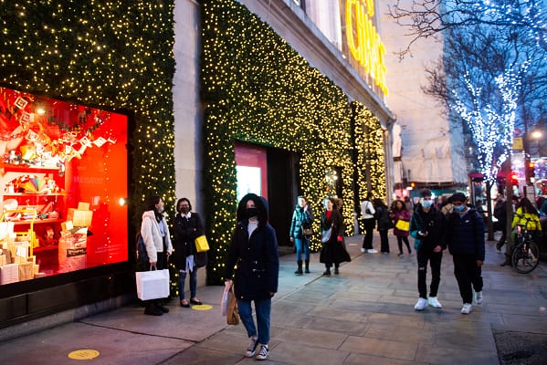 London Cuts £200,000 in Bills by Shutting Off Oxford Street’s Christmas Lights