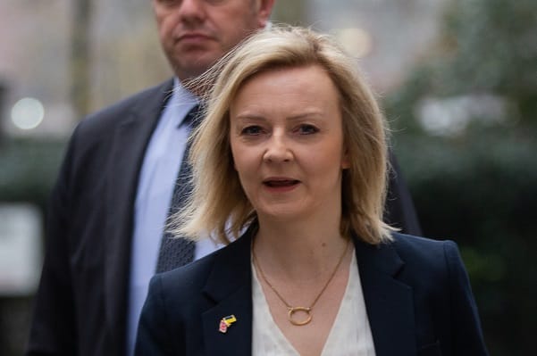 UK Plans Export Ban on Essential Oil Gear, Threatening Putin’s Energy Empire
