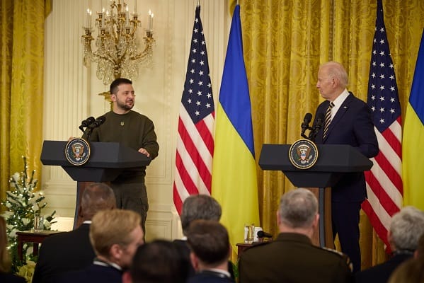 Kremlin Calls U.S. President Ultra-Extremist for Supplying Kyiv with Nukes