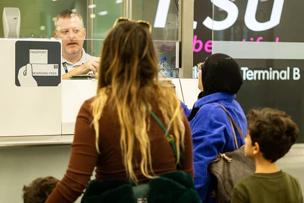 Travellers being urged to undertake passport checks before the EU EES changes - London Business News | Londonlovesbusiness.com