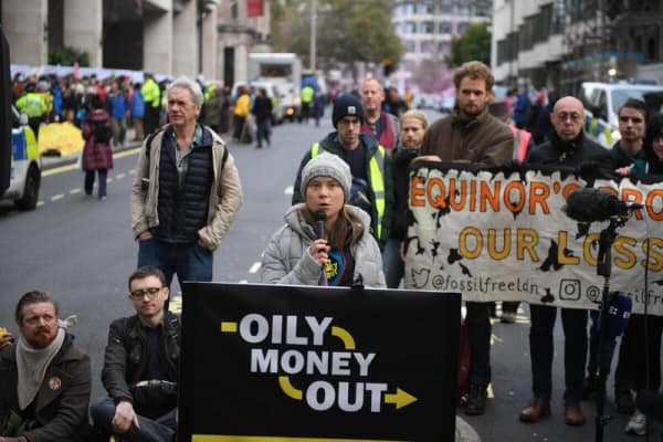 Big Oil Must Pay: Climbers Storm Mayfair Hotel as Greta Thunberg Leads Protesters Outside Oil Conference