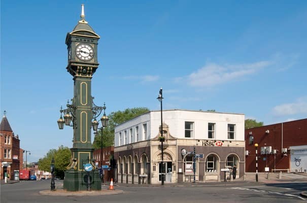 Bankrupt Council to Slash Hundreds of Jobs