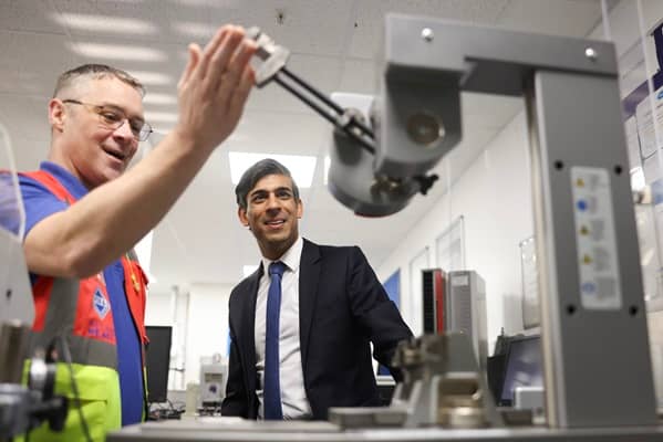 Sunak Announces Economy Has Turned Corner, Forecasts Growth for the Year