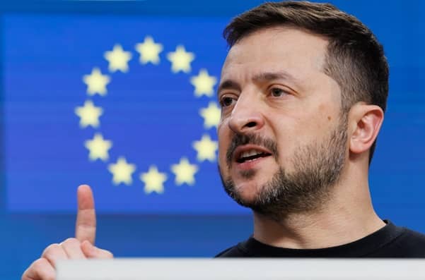 Zelensky Accuses Trump of Violating the Constitution by Offering Crimea to Putin, Declaring It “Our Territory”
