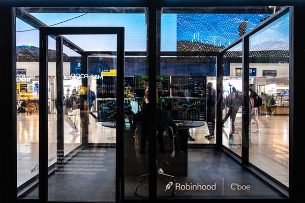 Waterloo Station Welcomes Robinhood’s New Desktop Trading Platform in Exciting Pop‑Up Reveal