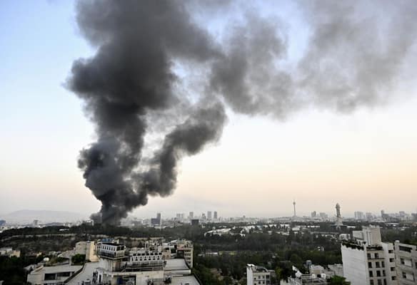 Trump Warns Iranians to Evacuate Tehran Immediately as Israel Begins Bombing