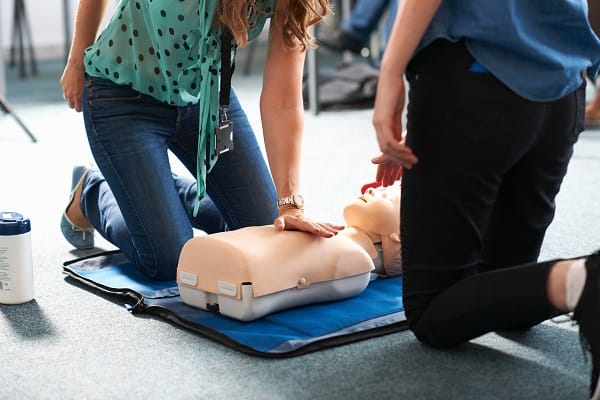 Experts reveal the best Christmas songs to perform CPR to – London Business News | Londonlovesbusiness.com