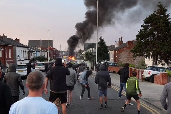 Countries warn citizens ‘violence has assumed dangerous proportions’ amid rioting in the UK – London Business News | Londonlovesbusiness.com