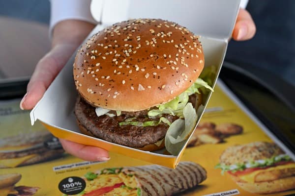 McDonald’s ‘meals will subside for some time’ after a number of cases of E.coli poisoning – London Business News | Londonlovesbusiness.com