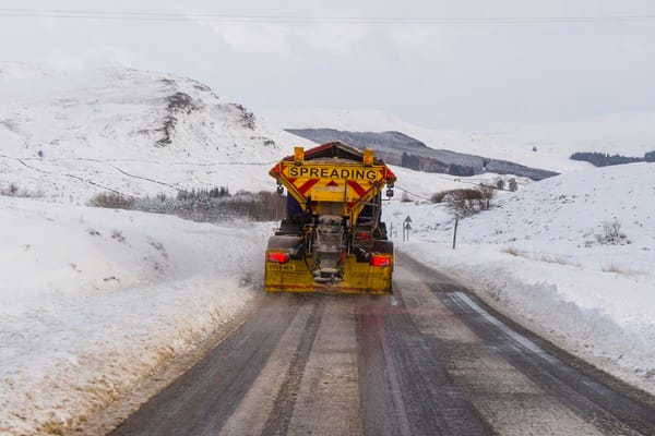 Temperatures fall to as low as -10C and large parts of the UK hit by snow – London Business News | Londonlovesbusiness.com