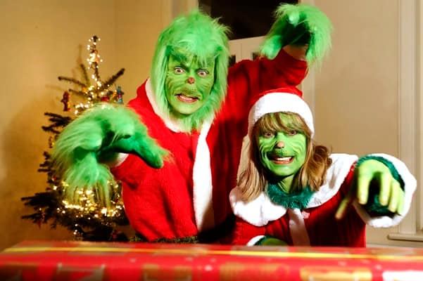 Christmas movie locations you can stay in GEEK ART: The Weihaftertsmann and the Grinch / Santa Claus and the Grinch
