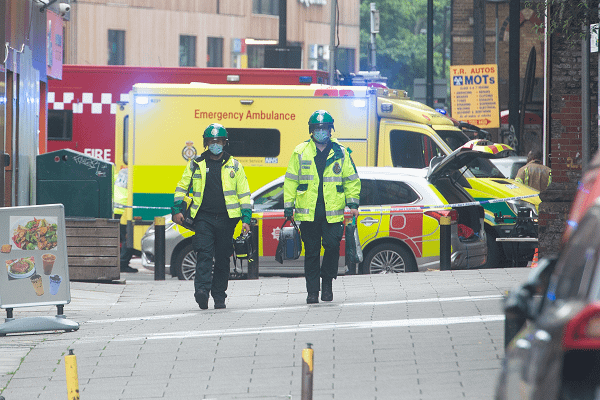 NHS Crisis: Paramedic ‘apologises to people’s families because someone has died unnecessarily’ amid ‘years of deliberate underfunding’ – London Business News | London Wallet