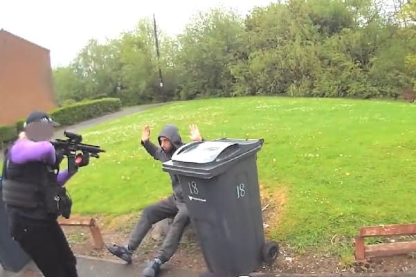 Police armed with assault rifles take a deadly firearm from Britain’s streets recovering a ‘loaded gun’ and ‘ammunition’ – London Business News | Londonlovesbusiness.com