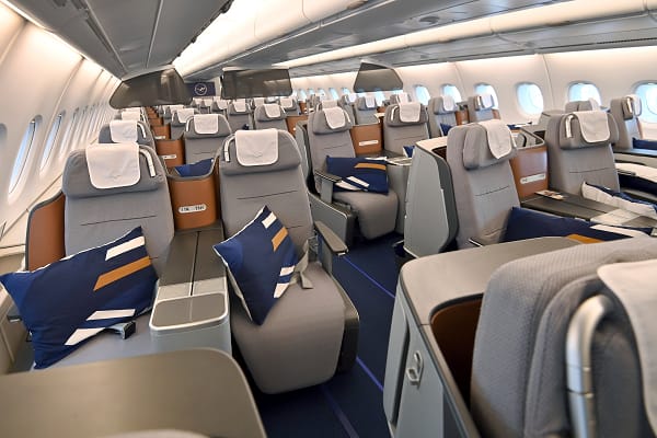 “Flying high on a budget: The art of snagging business class discounts”