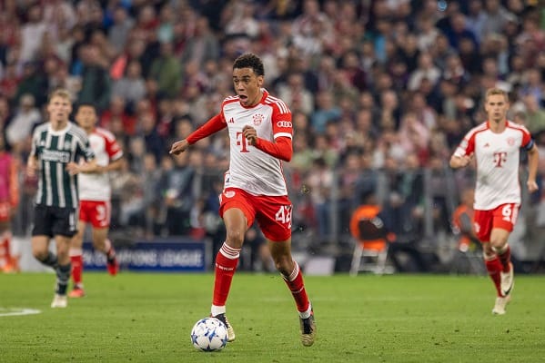 Manchester United’s €1.369 billion net spend is the highest for any club globally